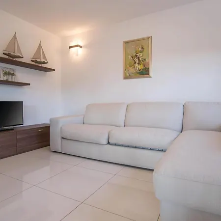 Two-bedroom In Ližnjan