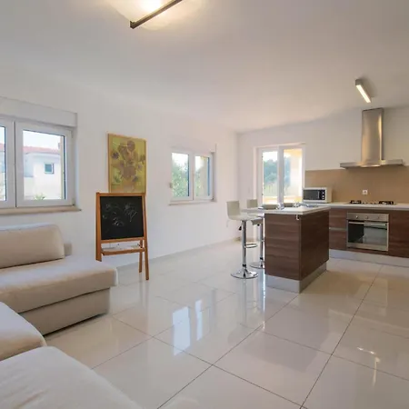 Feriehus Two-bedroom In Ližnjan