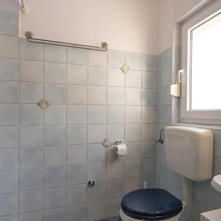 Feriehus Two-bedroom In Ližnjan