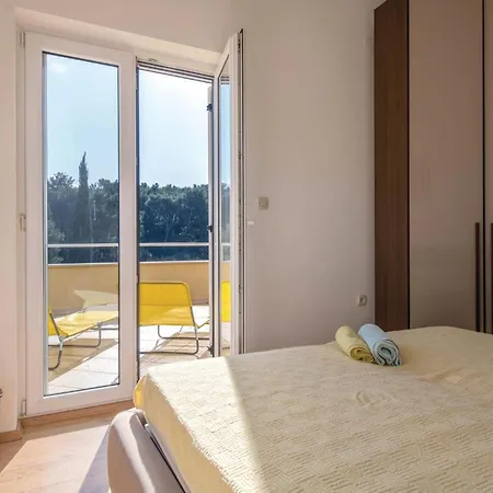 Feriehus Two-bedroom In Ližnjan